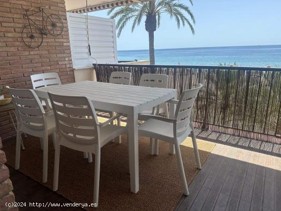 Ático dúplex en primera línea de mar en Les Botigues de Sitges - Alquiler temporal - BARCELONA