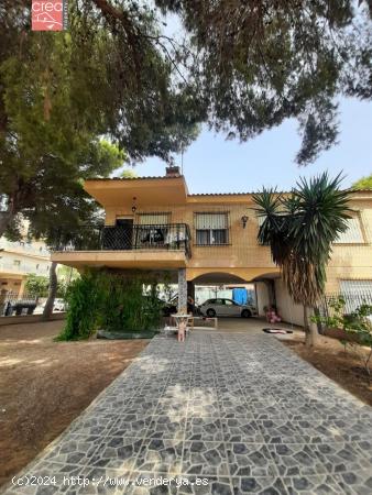 CHALET GRANDE DE 4 DORMITORIOS CON PARKING JARDIN Y SOLO 200METROS DE LA PLAYA DE LOS NAREJOS - MURC