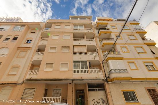 Maravilloso apartamento en Torrevieja a solo 600 metros de la Playa del Cura - ALICANTE