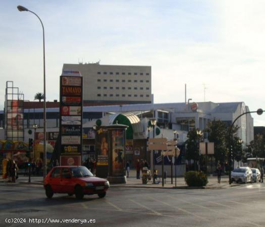 OPORTUNIDAD DE INVERSIÓN EN CENTRO COMERCIAL NEPTUNO!! - GRANADA