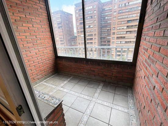 Se Alquila amplia Vivienda de 4 habitaciones y 2 baños con Balcon y terraza en Zona Sabino Arana - 