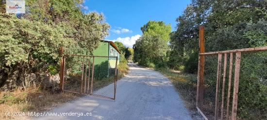  101- Suelo con naves en LA PIÑONADA, Cuéllar (Segovia) - SEGOVIA 