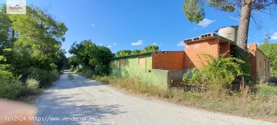 101- Suelo con naves en LA PIÑONADA, Cuéllar (Segovia) - SEGOVIA