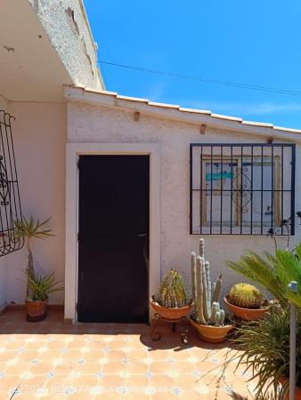 AMPLIO BUNGALOW EN PLANTA BAJA CON JARDÍN - ZONA LA REGIA - - ALICANTE