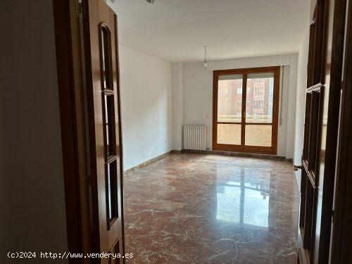  SE VENDE PISO EN CALLE ADOLFO AZNAR ( ACTUR ) - ZARAGOZA 