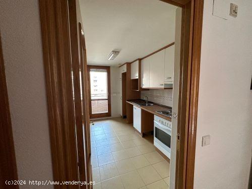 SE VENDE PISO EN CALLE ADOLFO AZNAR ( ACTUR ) - ZARAGOZA