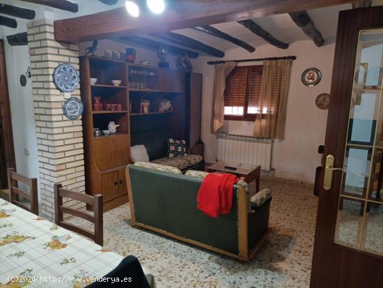 SE VENDE CASA EN FUENDETODOS - ZARAGOZA