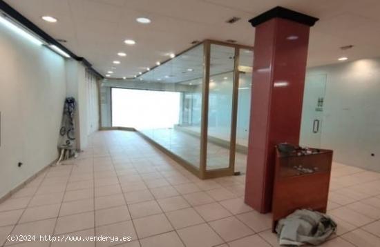  Local comercial de 280m² con gran escaparate - BARCELONA 