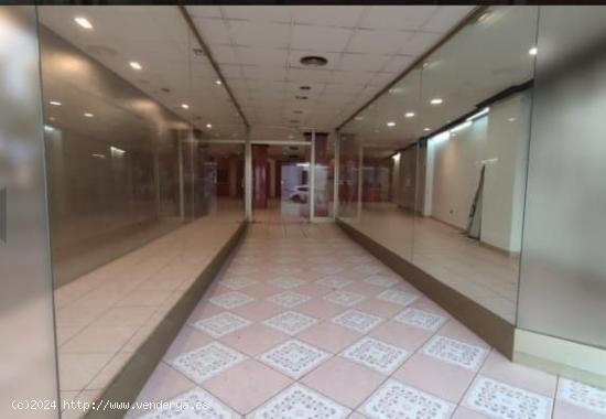 Local comercial de 280m² con gran escaparate - BARCELONA