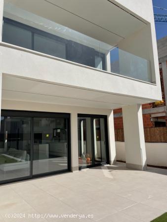  VILLA Nueva- INDEPENDIENTE EN LA MARINA - ALICANTE 