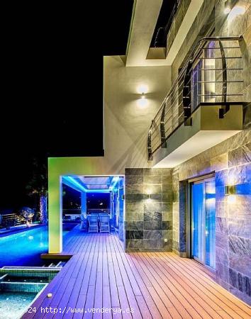 ESPECTACULAR VILLA EN CALPE - ALICANTE