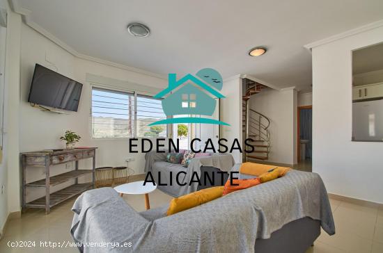 Casa en venta en El Campello, con 3 Dormitorios, 2 baños, garaje, trastero y piscina. - ALICANTE