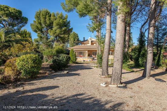 Espectacular chalet en plena naturaleza con vistas a la montaña - ALICANTE