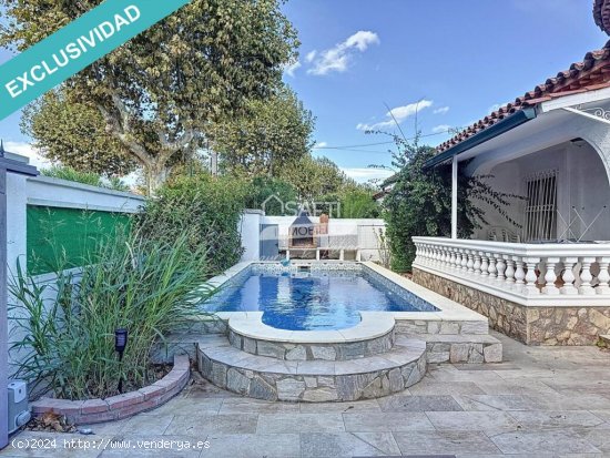 Casa reformada con piscina en Empuriabrava