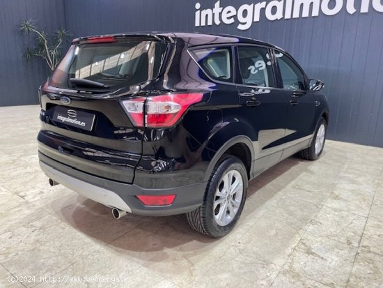 Ford Kuga 1.5 TDCi 88kW 4x2 Titanium - 