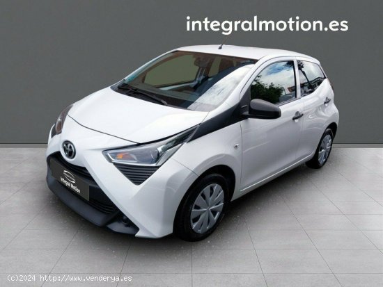 Toyota Aygo 1.0 70 x-play - 