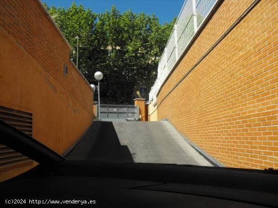  Plaza de garaje para coche mediano - MADRID 