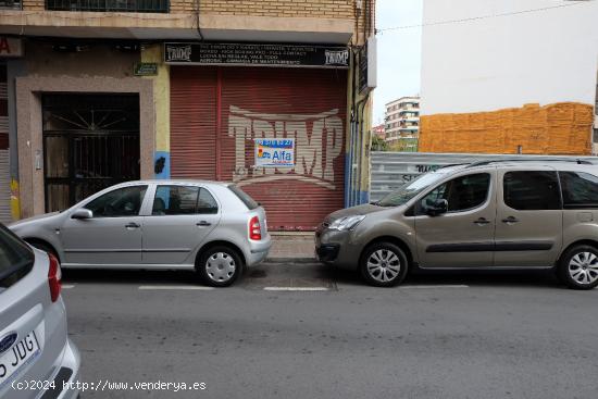 Local comercial muy amplio situado en la Calle Cardenal Benlloch. - VALENCIA