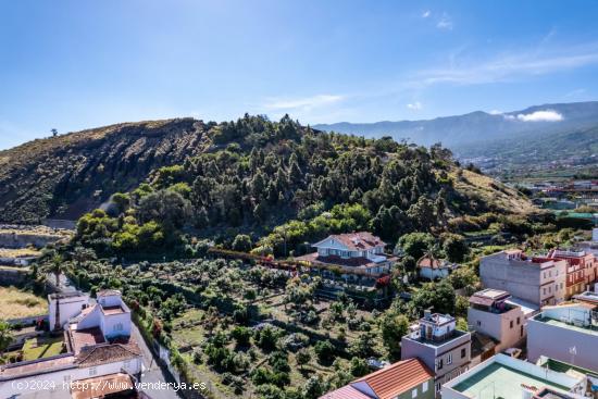 EXCLUSICA VILLA EN PUERTO DE LA CRUZ CON SUELO URBANIZABLE - SANTA CRUZ DE TENERIFE