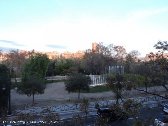 Piso de alquiler en el Carmen de 3 habitaciones y terraza - VALENCIA