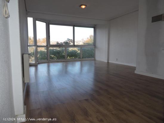 Piso de alquiler en el Carmen de 3 habitaciones y terraza - VALENCIA