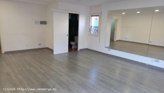  Interesante Local Comercial de 40 m2  Alquilado  con una rentabilidad neta del 7,5% - BARCELONA 