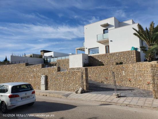 FANTÁSTICO CHALET ADOSADO DE 3 DORM. DE NUEVA CONSTRUCCIÓN EN MORAIRA(TEULADA) - ALICANTE