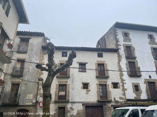 A la VENTA Casa de pueblo en SANGÚESA , Plaza Santa Catalina 3 - NAVARRA