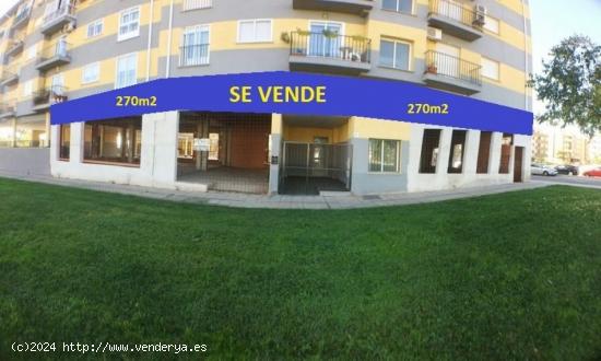 Local Comercial de Esquina con 71m de Fachada a 3 Calles - CACERES