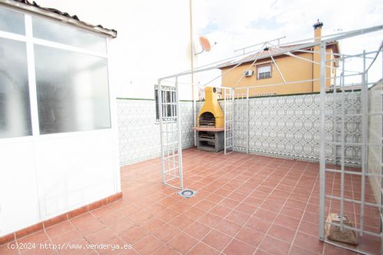 Casa haciendo esquina junto a Correos de Cullar Vega !!! - GRANADA