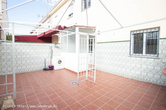 Casa haciendo esquina junto a Correos de Cullar Vega !!! - GRANADA