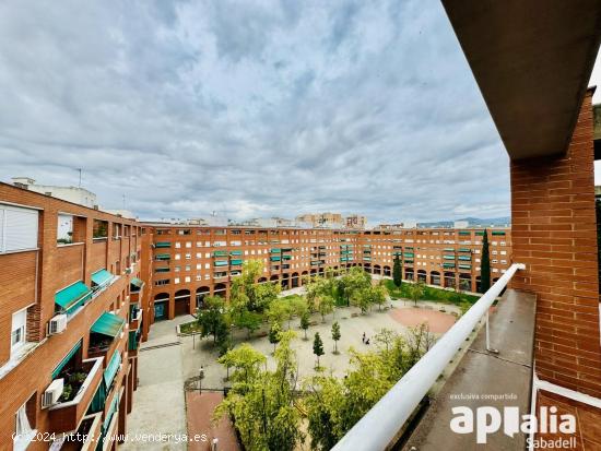 ÁTICO REAL, CON TERRAZA A PIÉ DE COMEDOR - PLAZA ASSAMBLEA DE CATALUNYA - BARCELONA