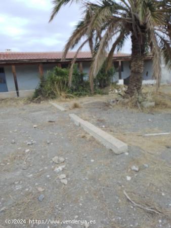 FINCA CON CASA  DE 204 M2  ZONA DE HUERCAL-OVERA - ALMERIA