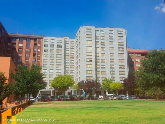  PISO  DE CUATRO DORMITORIOS, DOS BAÑOS Y DOS PLAZAS DE GARAJE  EN ZONA G-3 - BURGOS 