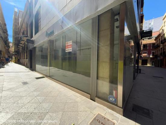 ¡Se Alquila Local Comercial de 50 m² junto a la Plaza del Romea! - MURCIA