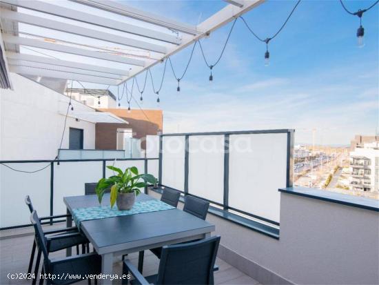 Exquisito ático en venta con impresionante terraza y servicios de lujo incluidos - MADRID