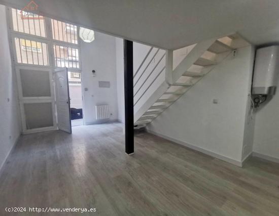 ¡Oportunidad de Alquiler en Vista Alegre, Madrid! Encantador Loft Dúplex de 1 Habitación - MADRID