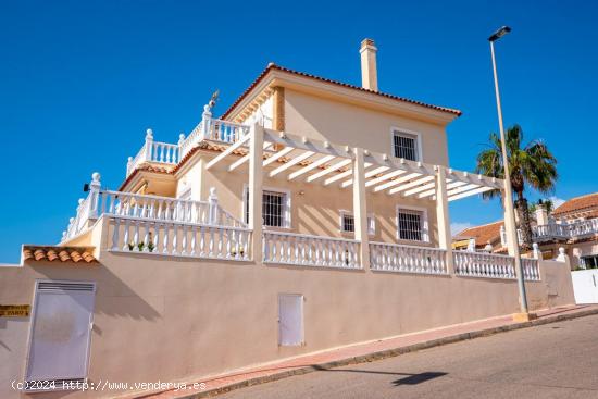 VILLA CON FRONTALES VISTAS AL MAR! TORRE DEL MORO. 6 DORM. 4 BAÑOS. 350M2 DE CASA. - ALICANTE