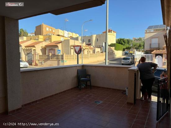 TRIPLEX EN ESQUINA, HUERCAL DE ALMERIA - ALMERIA