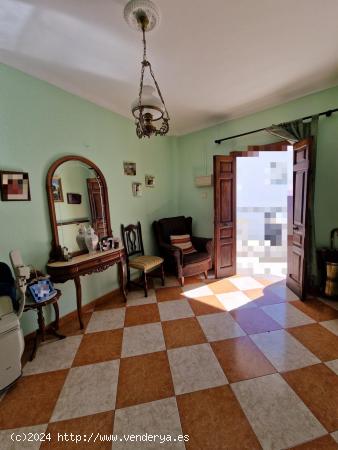 VENTA AMPLIA VIVIENDA CON GARAJE Y TERRAZA UBRIQUE. CENTRO. - CADIZ