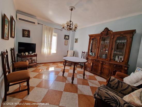 VENTA AMPLIA VIVIENDA CON GARAJE Y TERRAZA UBRIQUE. CENTRO. - CADIZ