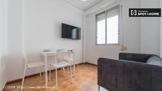 Encantadora habitación con cama doble en alquiler en Algirós - VALENCIA