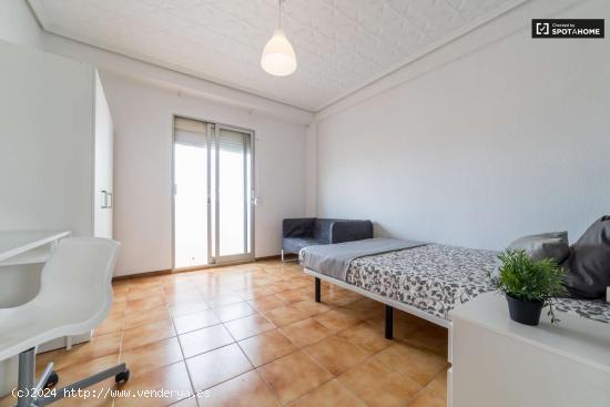 Preciosa habitación con cama doble en alquiler en Algirós - VALENCIA