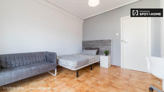 Preciosa habitación con cama doble en alquiler en Algirós - VALENCIA