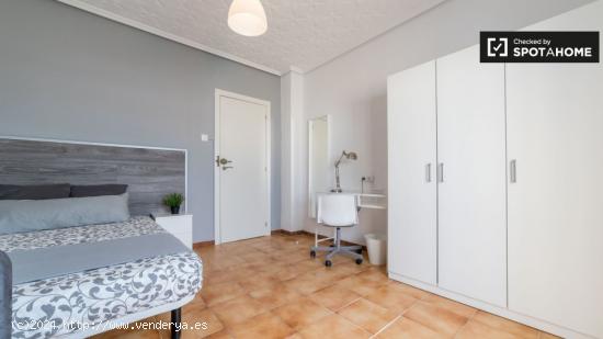 Preciosa habitación con cama doble en alquiler en Algirós - VALENCIA