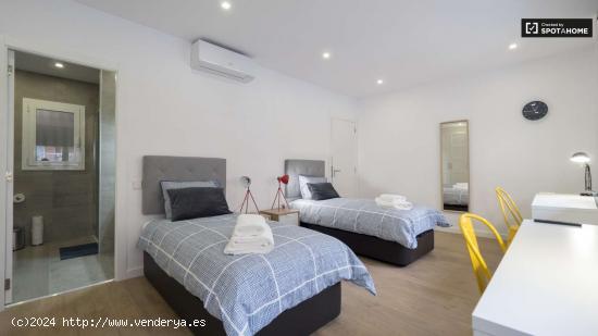  Cama en alquiler en apartamento de 5 dormitorios, Sants - BARCELONA 