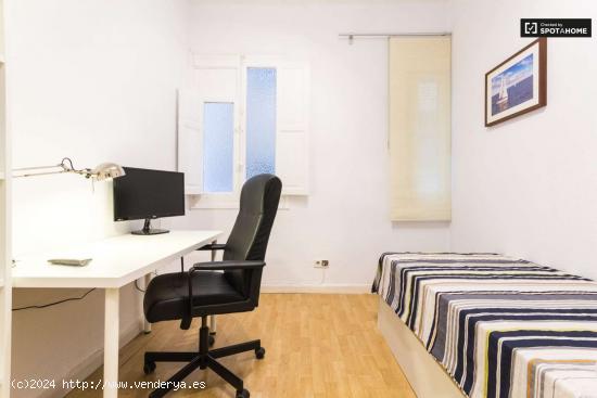 Acogedora habitación con televisión en un apartamento de 6 dormitorios, Salamanca - MADRID