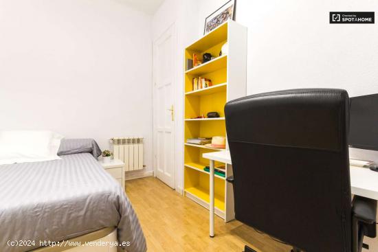 Habitación decorada con calefacción en apartamento de 6 dormitorios, Salamanca - MADRID