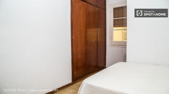 Habitación de lujo en piso compartido con tv, Sarrià-Sant Gervasi - BARCELONA