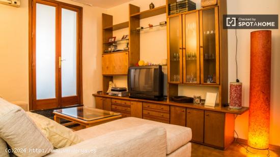 Habitación de lujo en piso compartido con tv, Sarrià-Sant Gervasi - BARCELONA